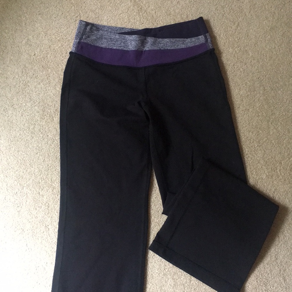 Black lululemon yoga pants